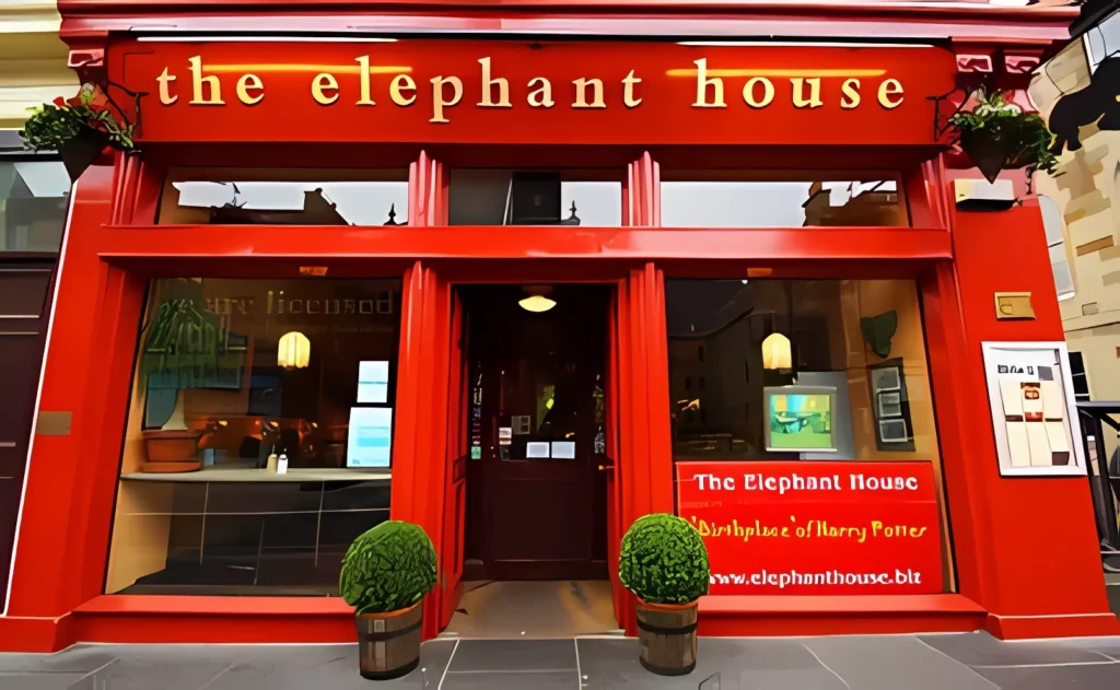 Facciata di The Elephant House a Edimburgo, famoso come il luogo di nascita di Harry Potter.