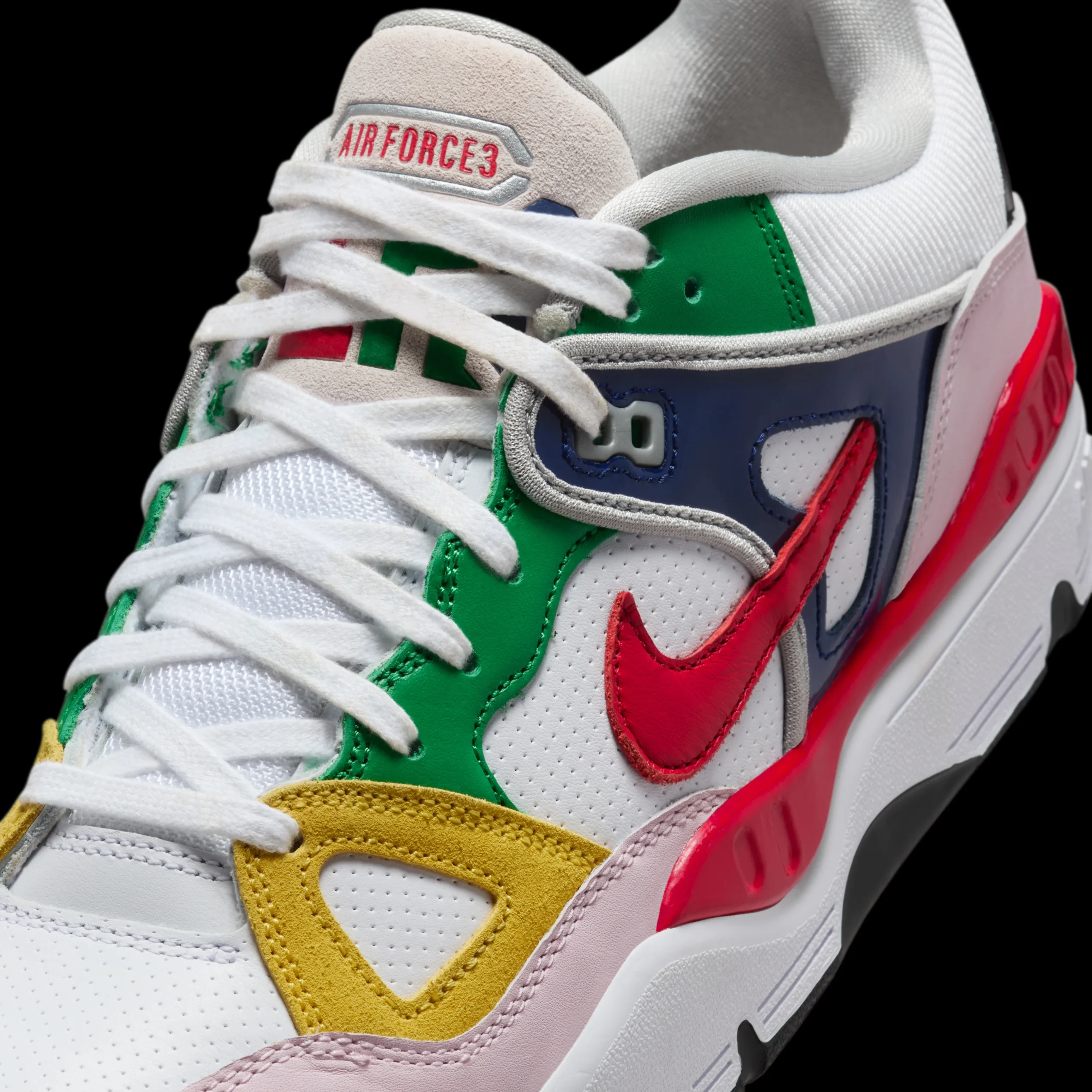 Sneaker Nike Air Force III multicolore con dettagli in verde, rosso, blu e giallo, collaborazione con Nigo.