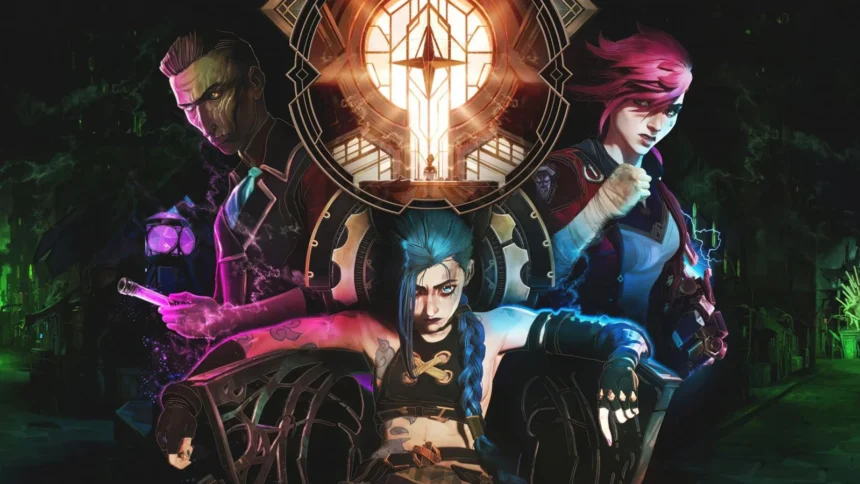 Jinx, Silco e Vi, personaggi principali di Arcane, posano in un'ambientazione oscura e distopica con un'iconica finestra illuminata sullo sfondo.