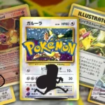 Carte Pokémon rare con focus su Charizard, Pikachu e Trainer. Simbolo di denaro e carte Truffa Soldi del Monopoly in overlay.