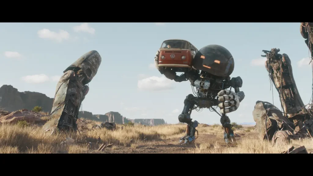 Scena iconica del film The Electric State, con un robot che trasporta un Volkswagen in un paesaggio desolato.