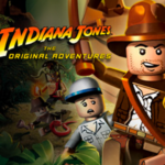 Copertina del gioco LEGO Indiana Jones: The Original Adventures con i personaggi principali in stile LEGO impegnati in una serie di avventure, Indiana Jones al centro con il suo iconico frustino e una statua dorata in mano