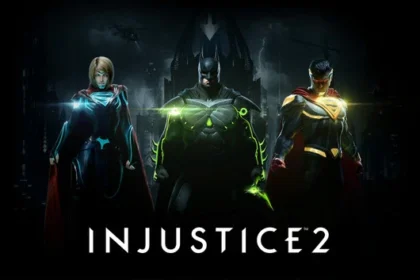 Copertina del videogioco Injustice 2 con i personaggi di Supergirl, Batman e Superman, illuminati con effetti di luce colorata.