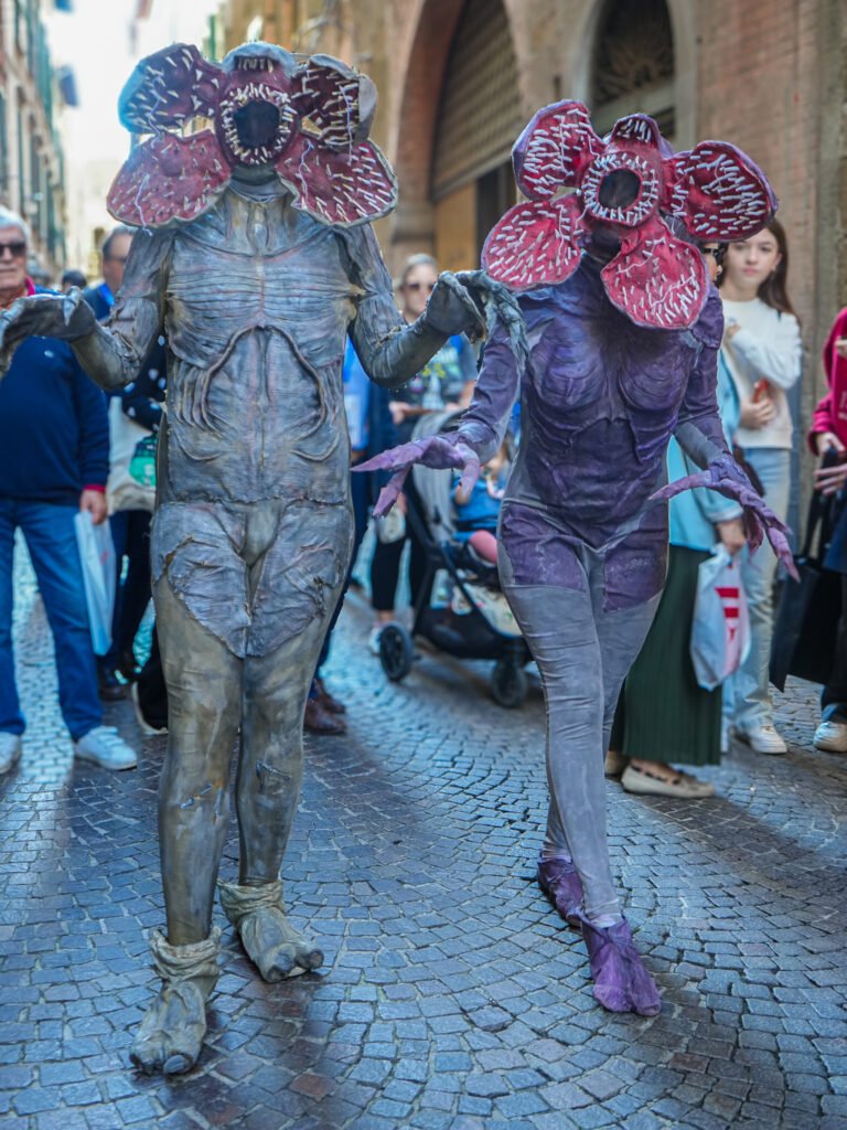 Cosplay spaventoso di Demogorgone alla Lucca Comics & Games 2024.