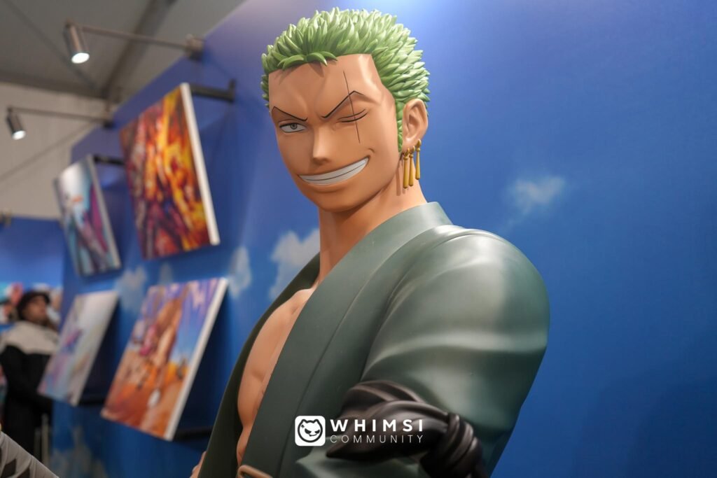 Statua di Roronoa Zoro di One Piece esposta alla fiera Lucca Comics & Games.