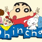Illustrazione di Crayon Shin-chan con la sua famiglia e il cane Shiro, sul logo della serie animata.